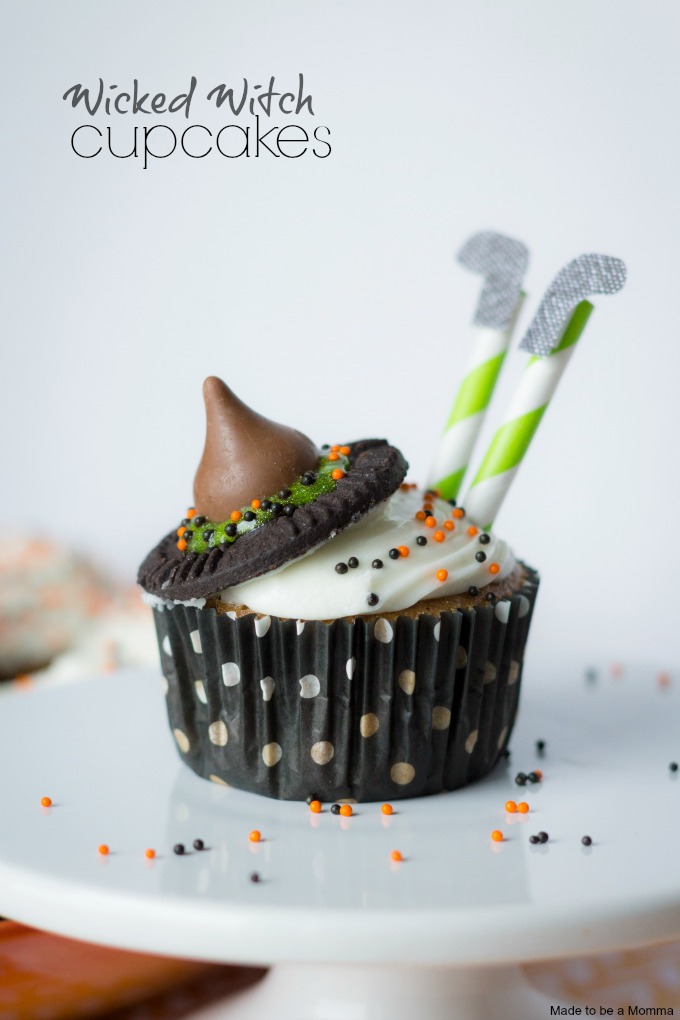 Simple and Halloween perfect cupcakes!  The kids and adults will love them!