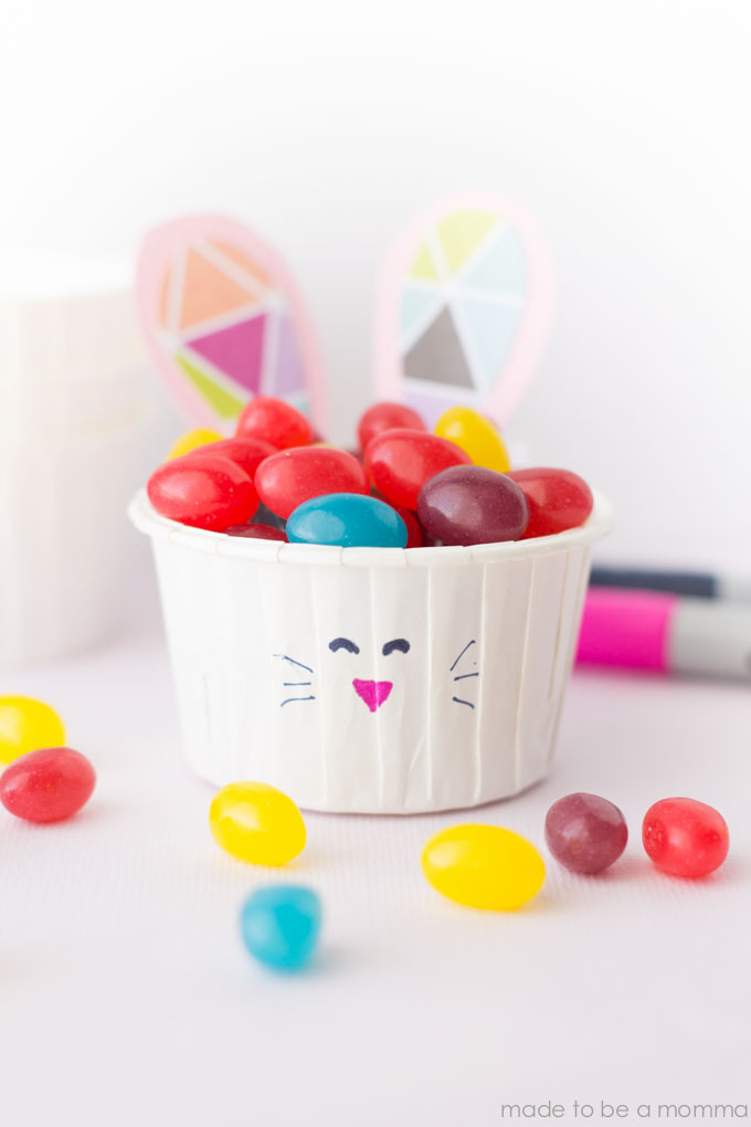 Jelly Bean Bunny Favor: a simple Easter or Spring craft that the kids will love! Found at madetobeamomma.com