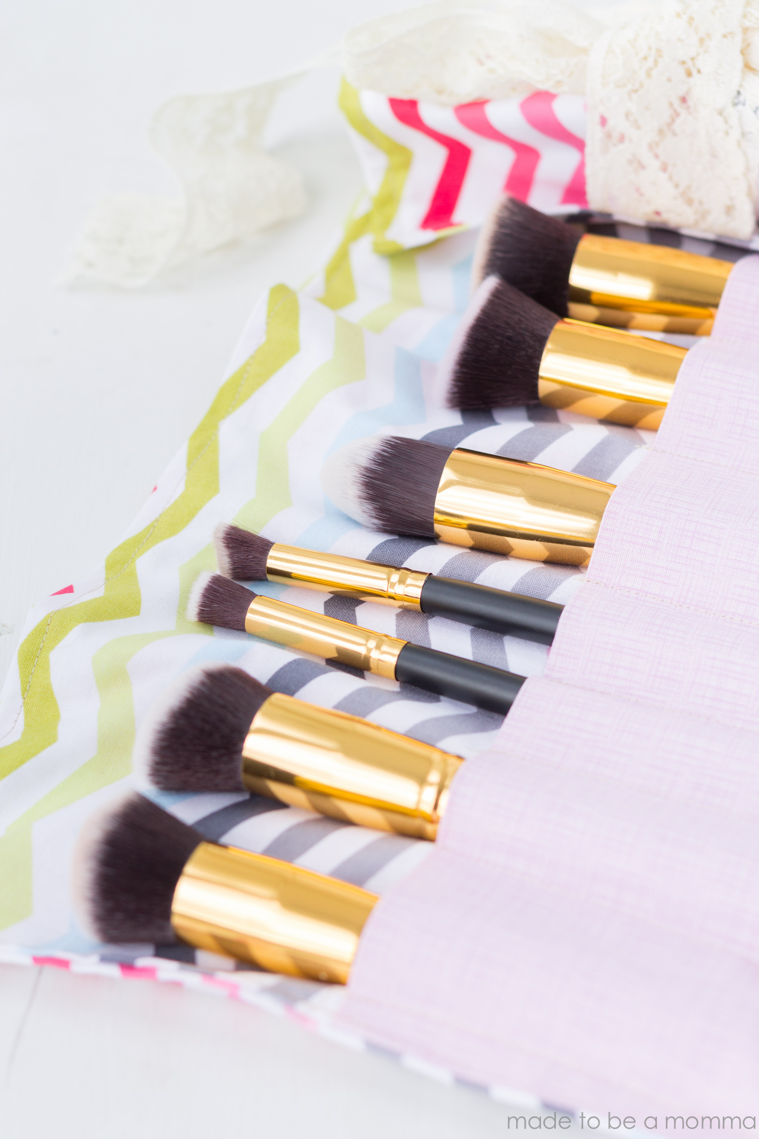 Makeup Brush Holder: perfect gift idea for any makeup lover! Tutorial at madetobeamomma.com