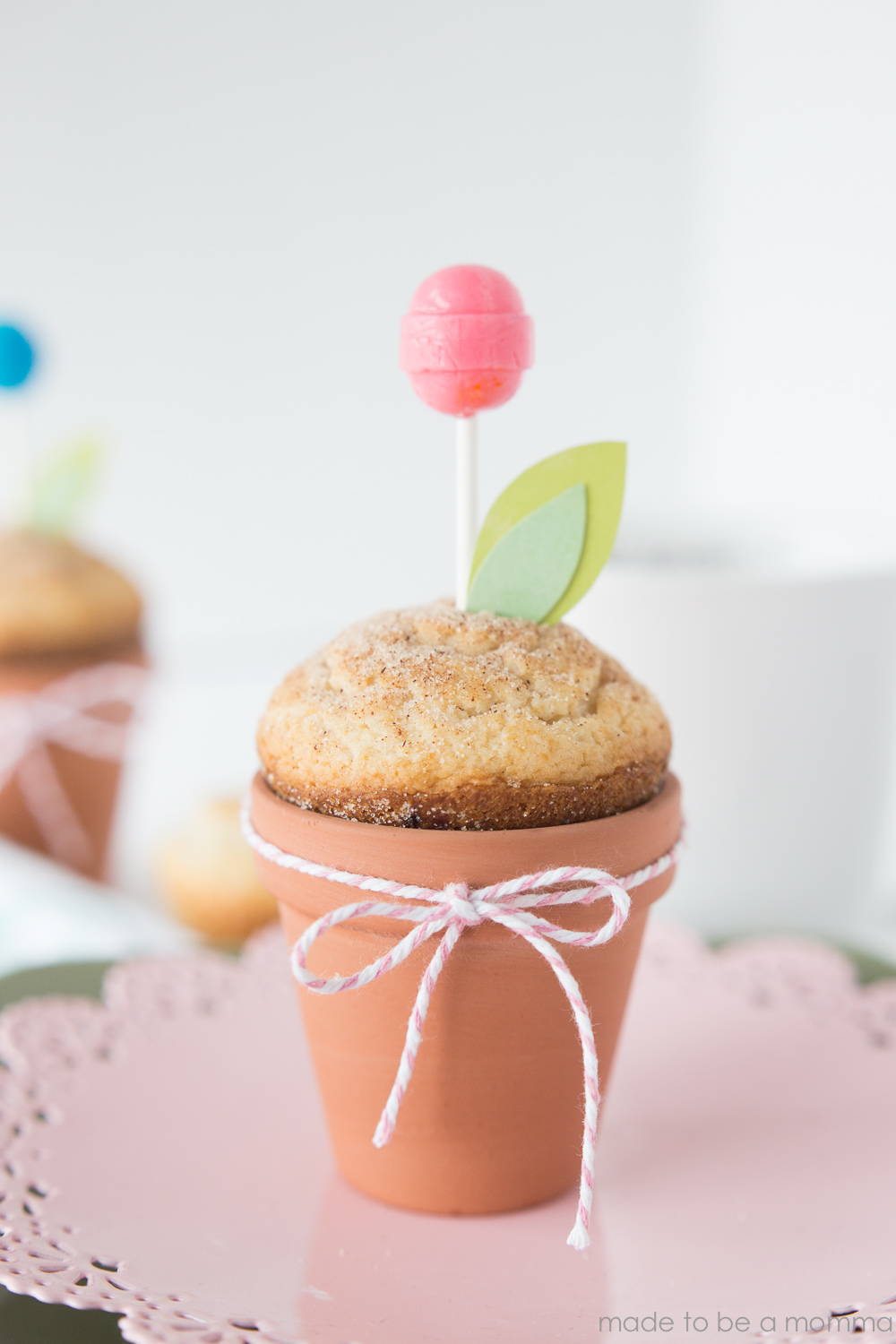 Terra Cotta Pot Flower Muffins: the perfect place setting at any spring or summer time brunch!