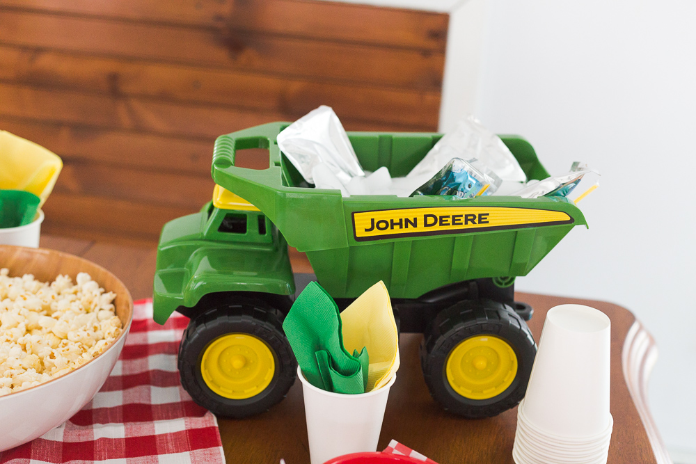 John Deere Farmers Party: a farm party any tractor loving child will enjoy! Tractors, farm animals, snacks and more!