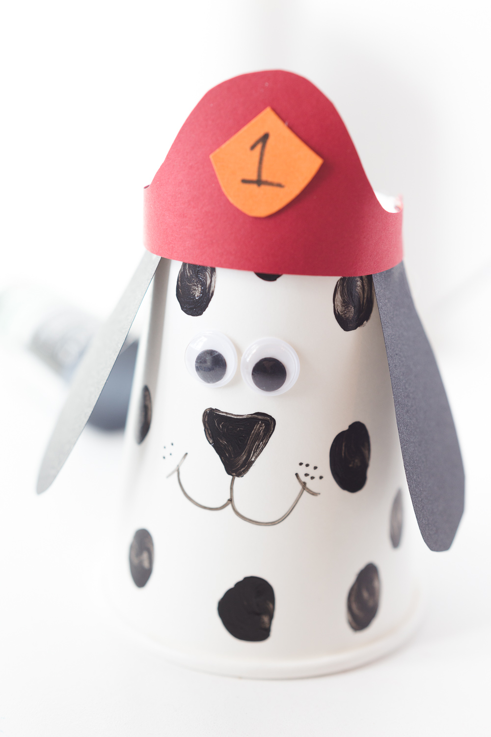 Firefighter Dalmatian Kids Craft: a fun and simple fire prevention craft for the kids! Great classroom idea for fire prevention week! 