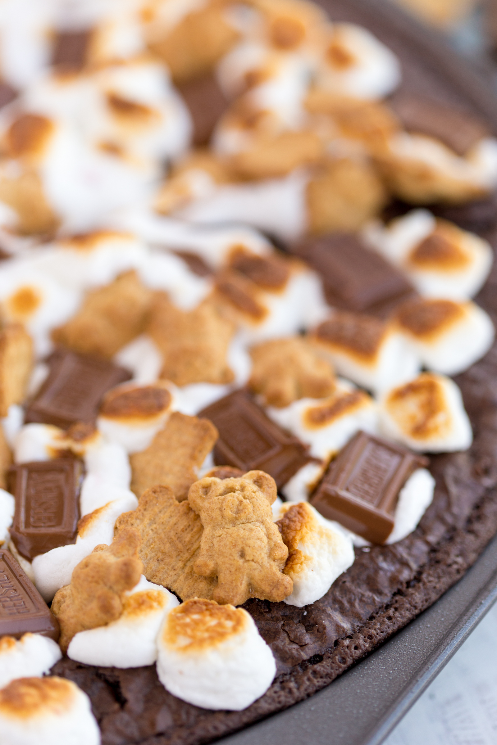 S'mores Brownie Pizza Teddy Grahams