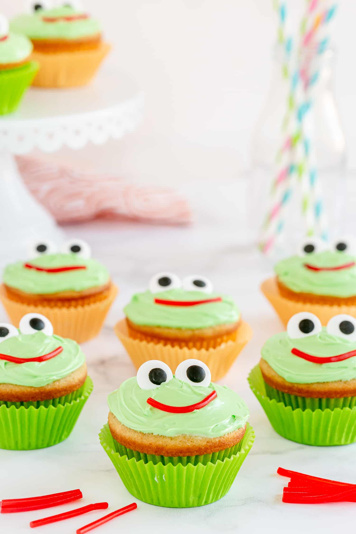 cupcake frogs on table 