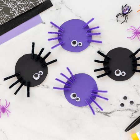 Easy Pipe Cleaner Spiders