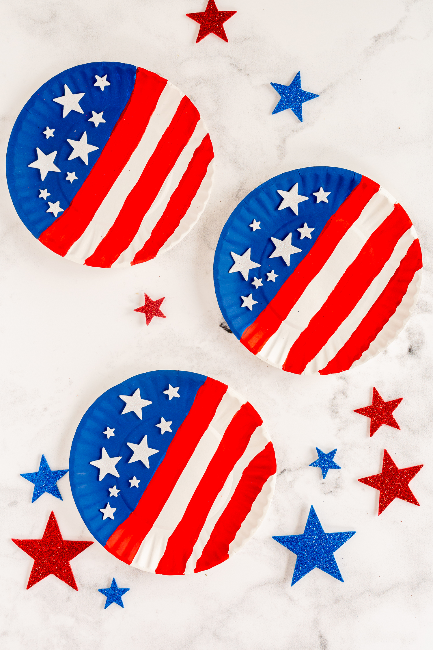 easy American flag craft made with paper plate