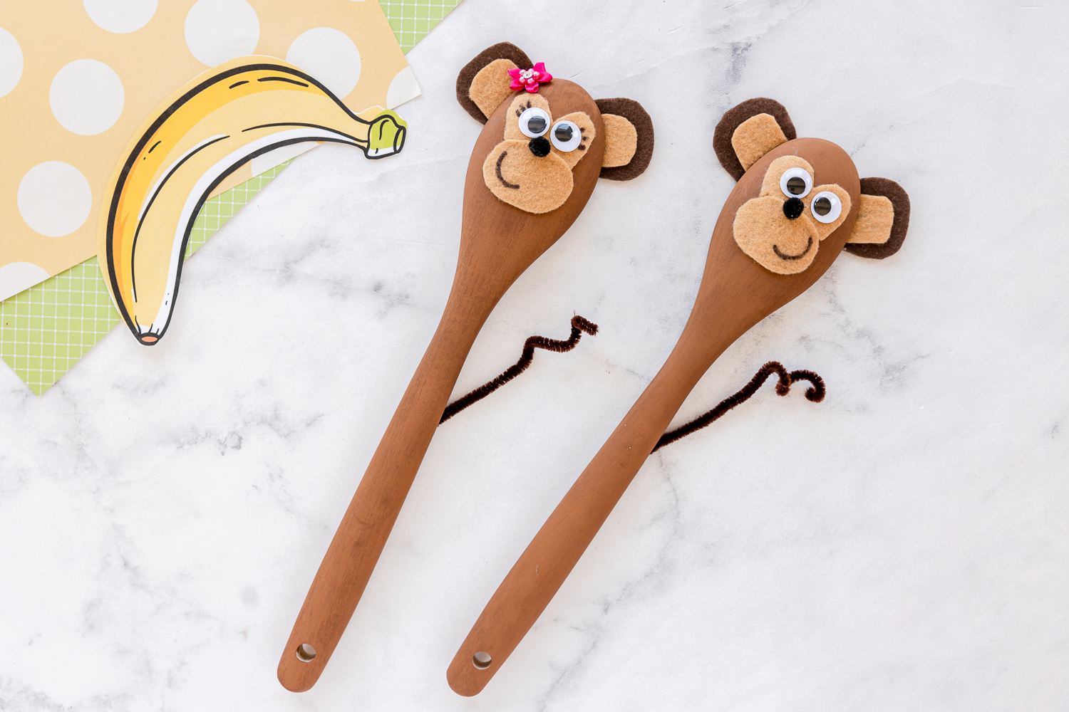 This monkey wooden spoon craft is a fun way to give some wooden spoons new life! Kids will enjoy making these simple monkeys - great for pretend play! 